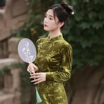  Елегантен и лек женското сексуално приталенное Ципао със зелен релефни, есенно-зимния бархатное обличам Рокли, китайски традиционни рокли